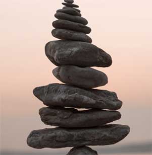 Stones resting one on top of the other, at balance